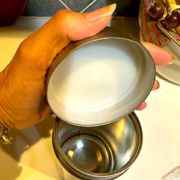 ILLY ITALIAN ESPRESSO GROUND COFFEE CAN TIN AIR TIGHT LID COLLECTIBLE STORAGE 5” - Picture 16 of 16